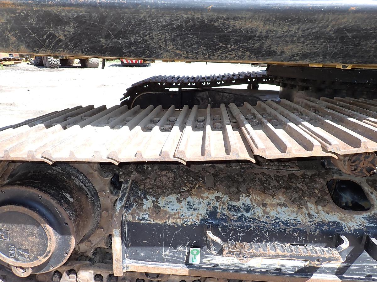 Used 2022 CAT 326