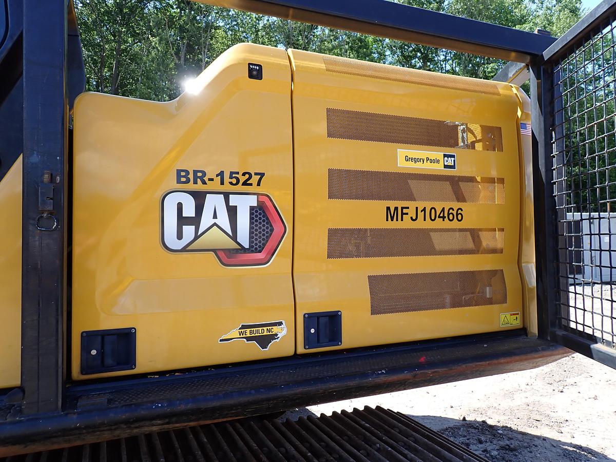 Used 2022 CAT 326