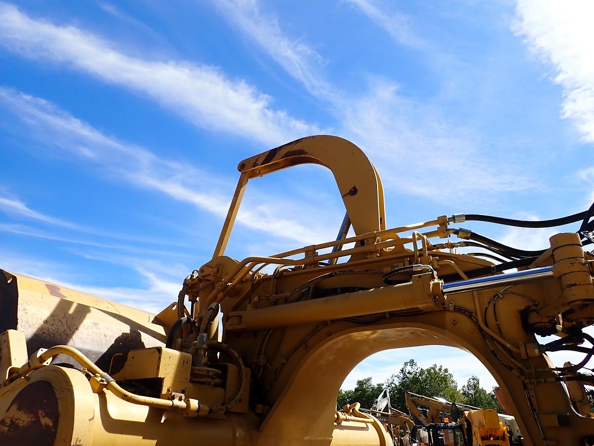 Used 2004 CAT 621G Motor Scraper