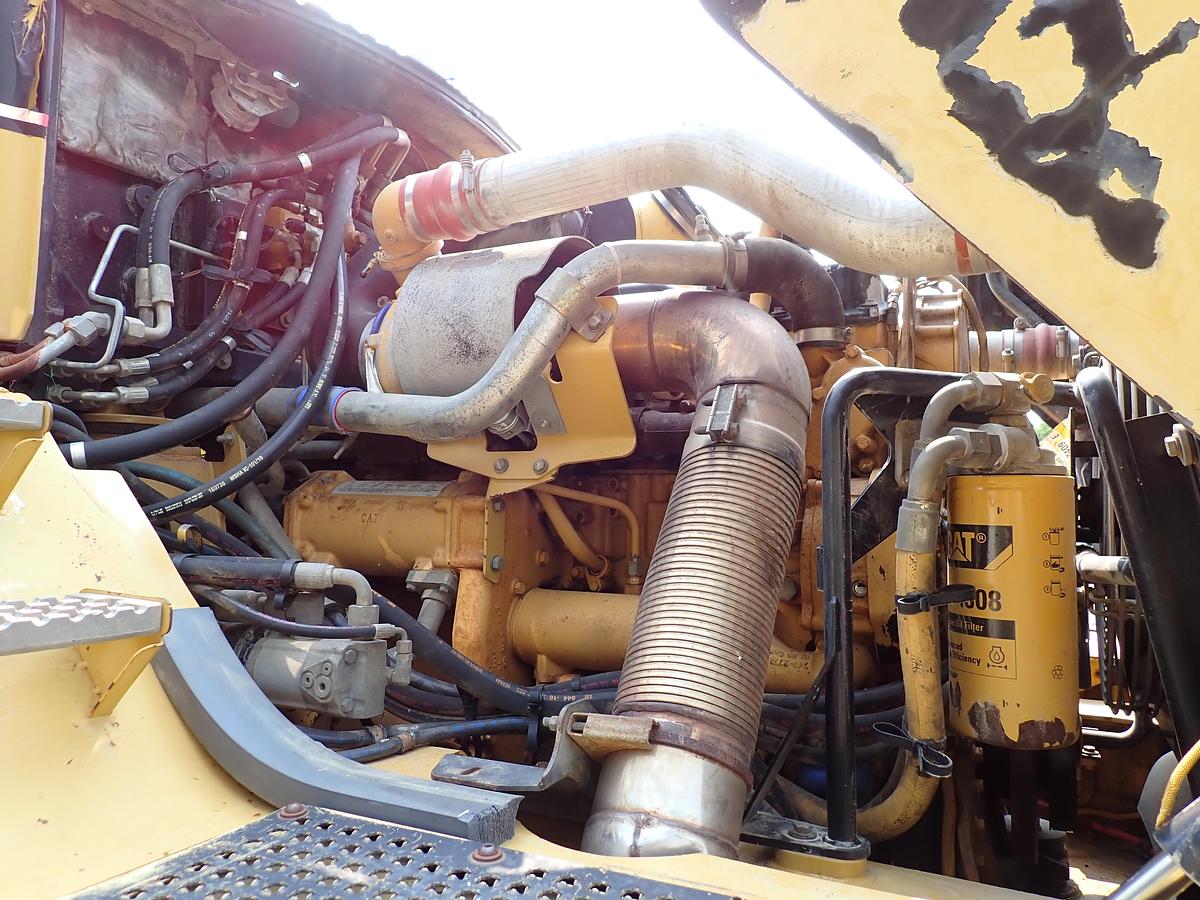 Used 2006 CAT 735