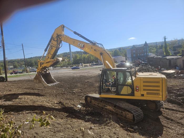 Used 2022 CAT 326