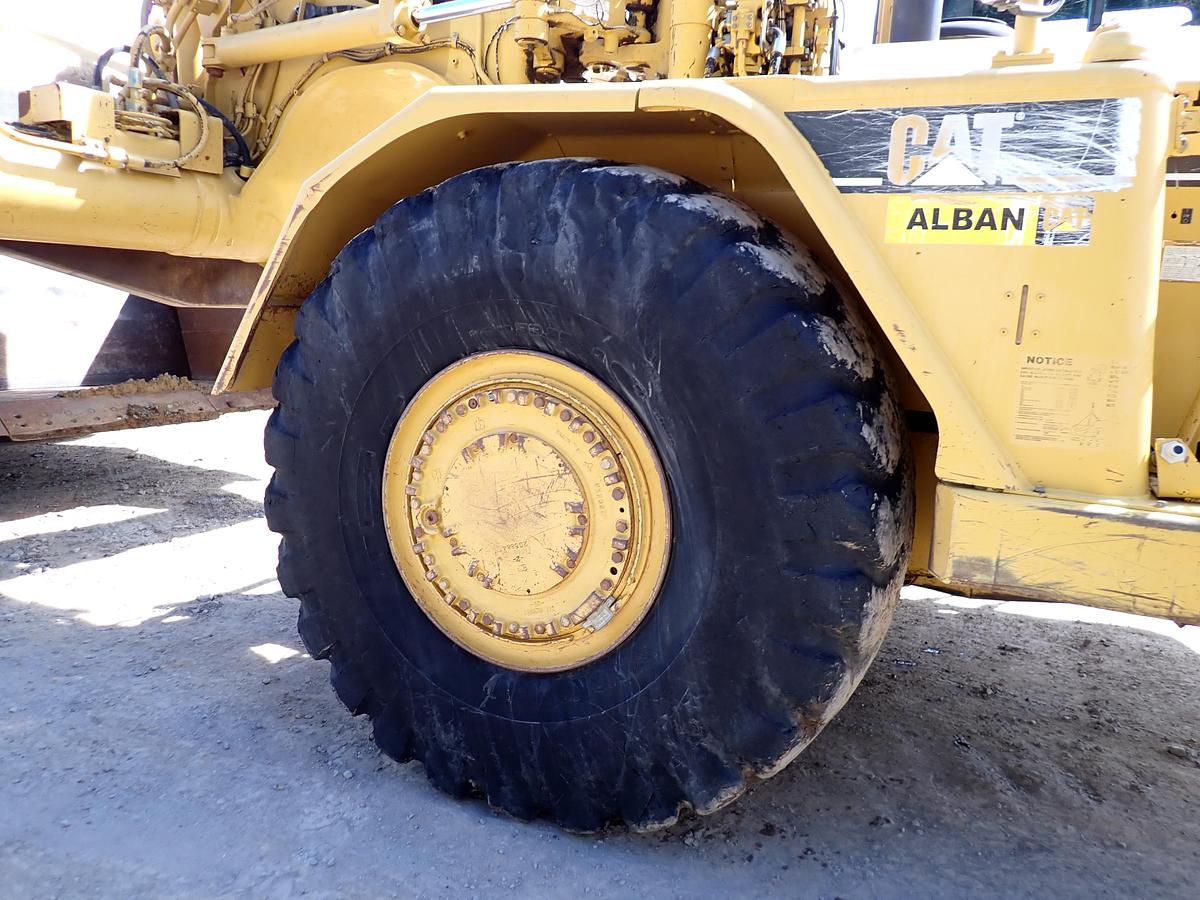 Used 2004 CAT 621G Motor Scraper