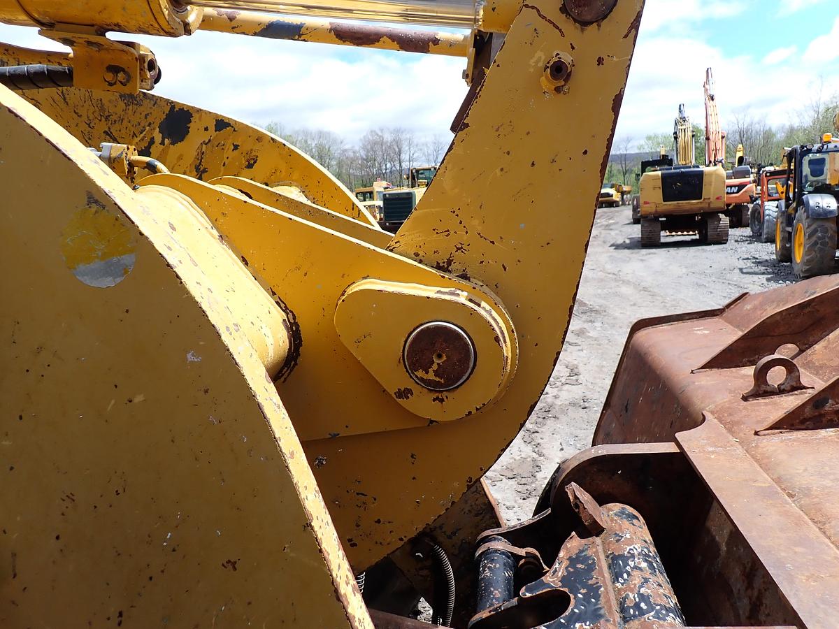 Used 2010 CAT 938H