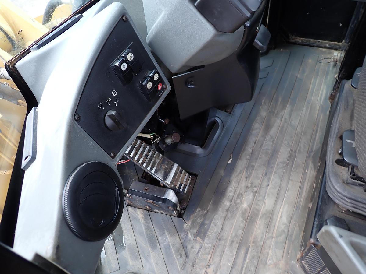 Used 2010 CAT 938H