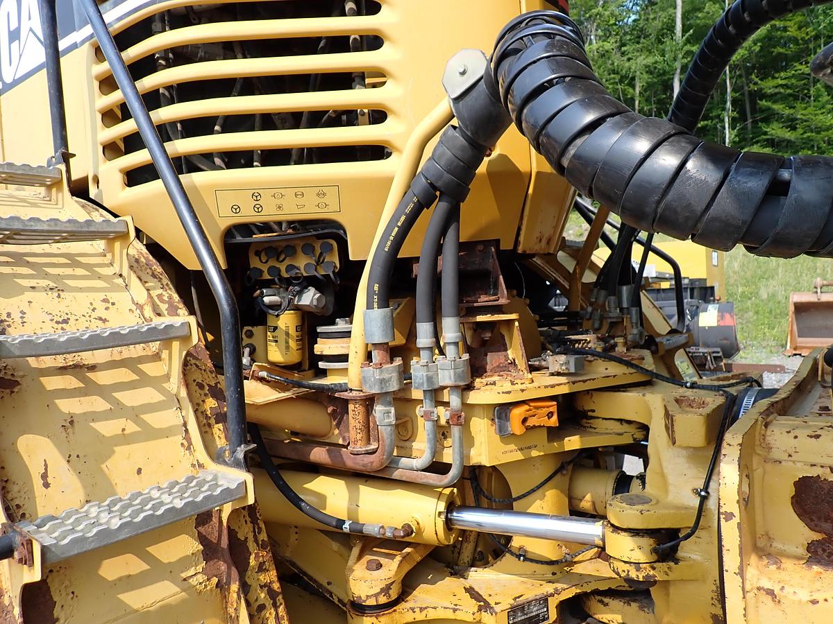 Used 2006 CAT 735