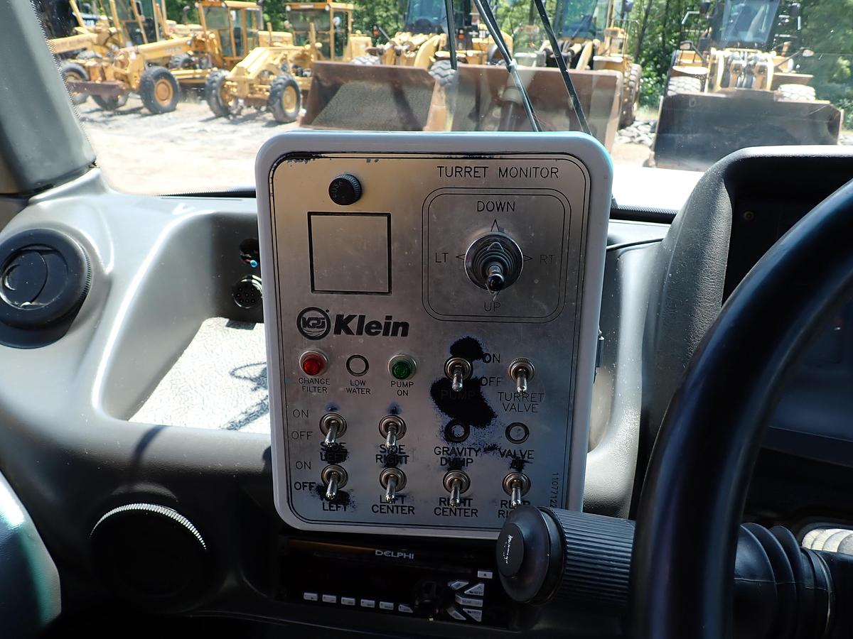 Used 2015 John Deere 460E Articulated Water Truck 9000 GALLON