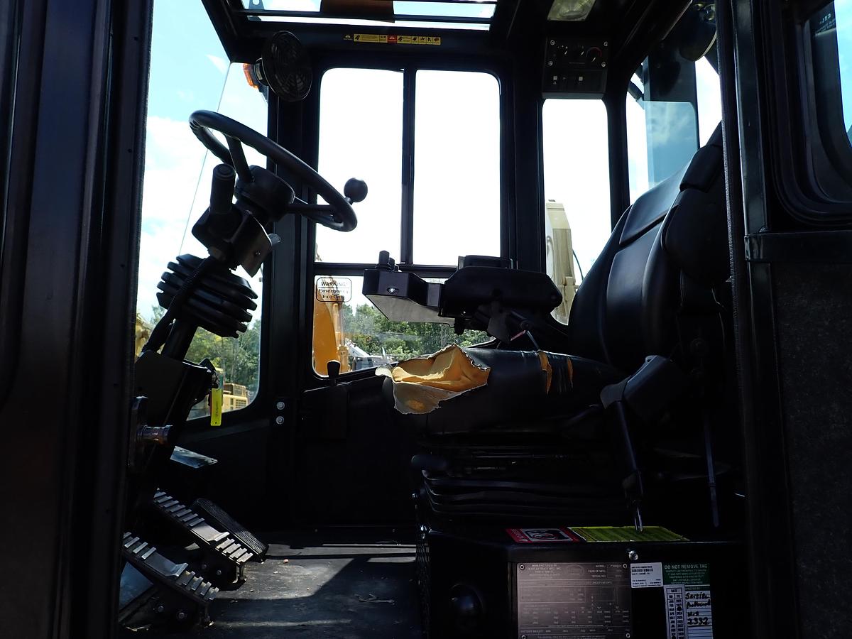 Used 2015 Hoist P300 30,000 Lb Forklift LOW HOURS!