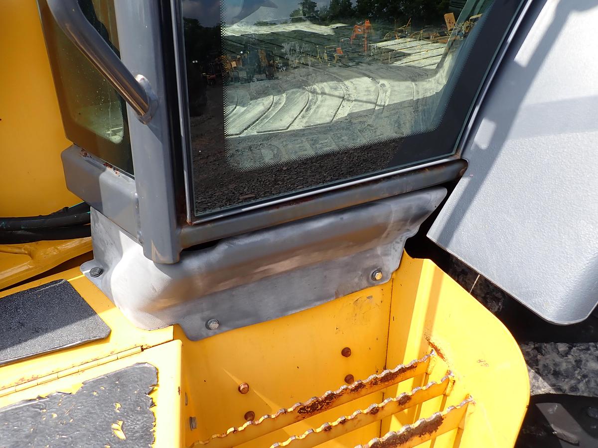 Used 2018 John Deere 410L Loader Backhoe LOADED! Q/C FORKS EXTENDAHOE