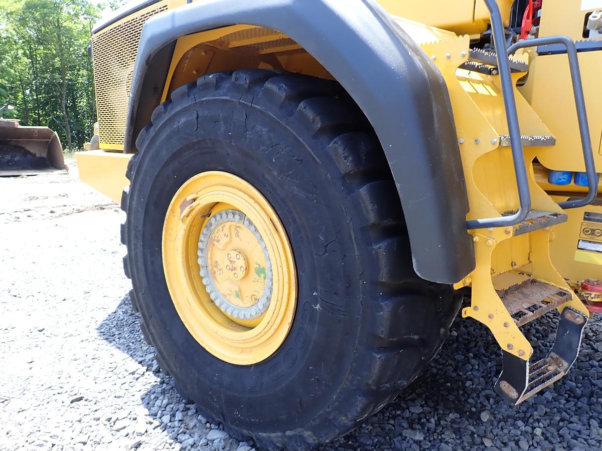 Used 2015 John Deere 460E Articulated Water Truck 9000 GALLON