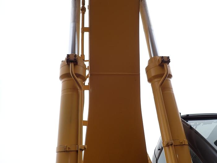 Used 2004 John Deere 600C LC Excavator
