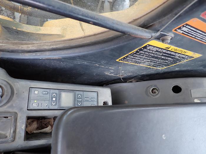 Used 2004 John Deere 600C LC Excavator