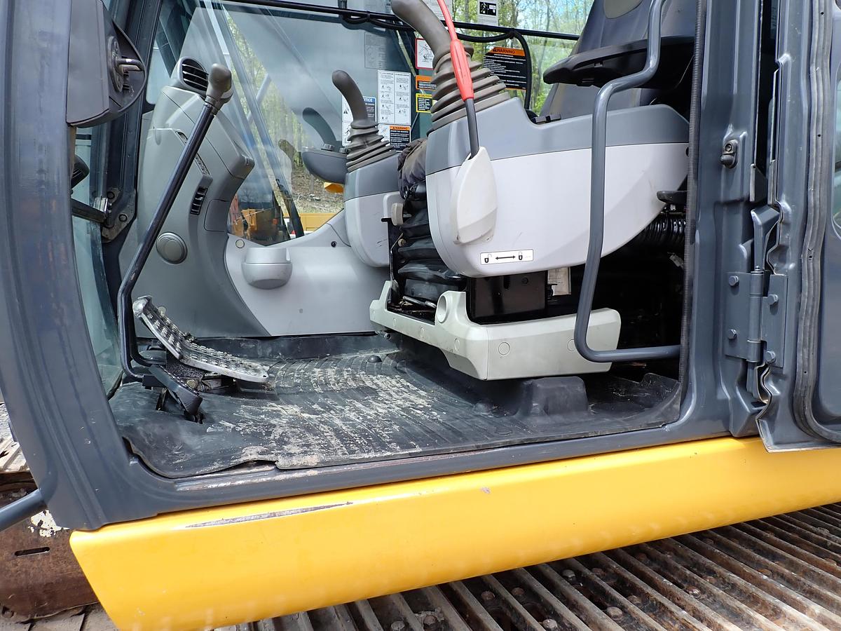 Used 2015 John Deere 160G LC Excavator HYDRAULIC THUMB & QC