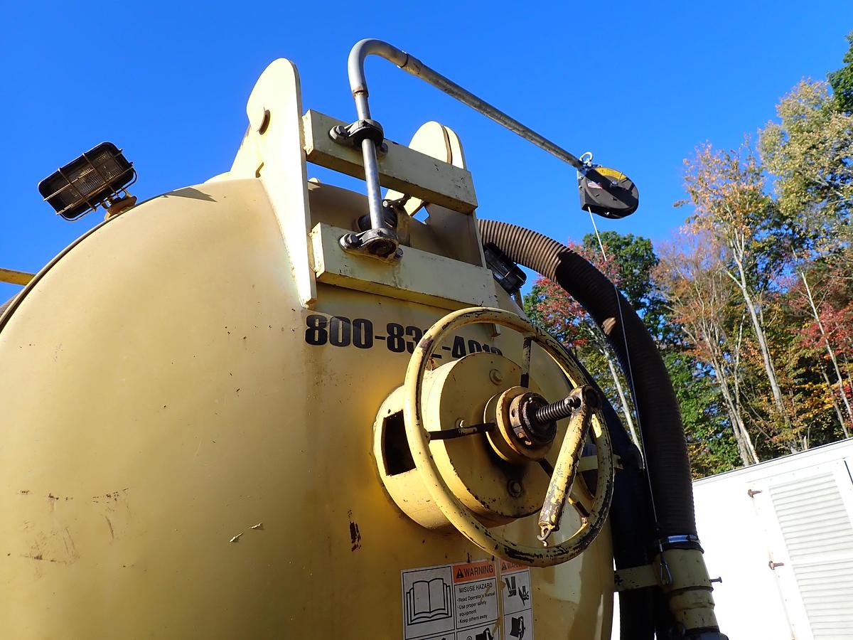 Used 2002 Vector 09007 Vacuum Excavator HI-RAIL GEAR!