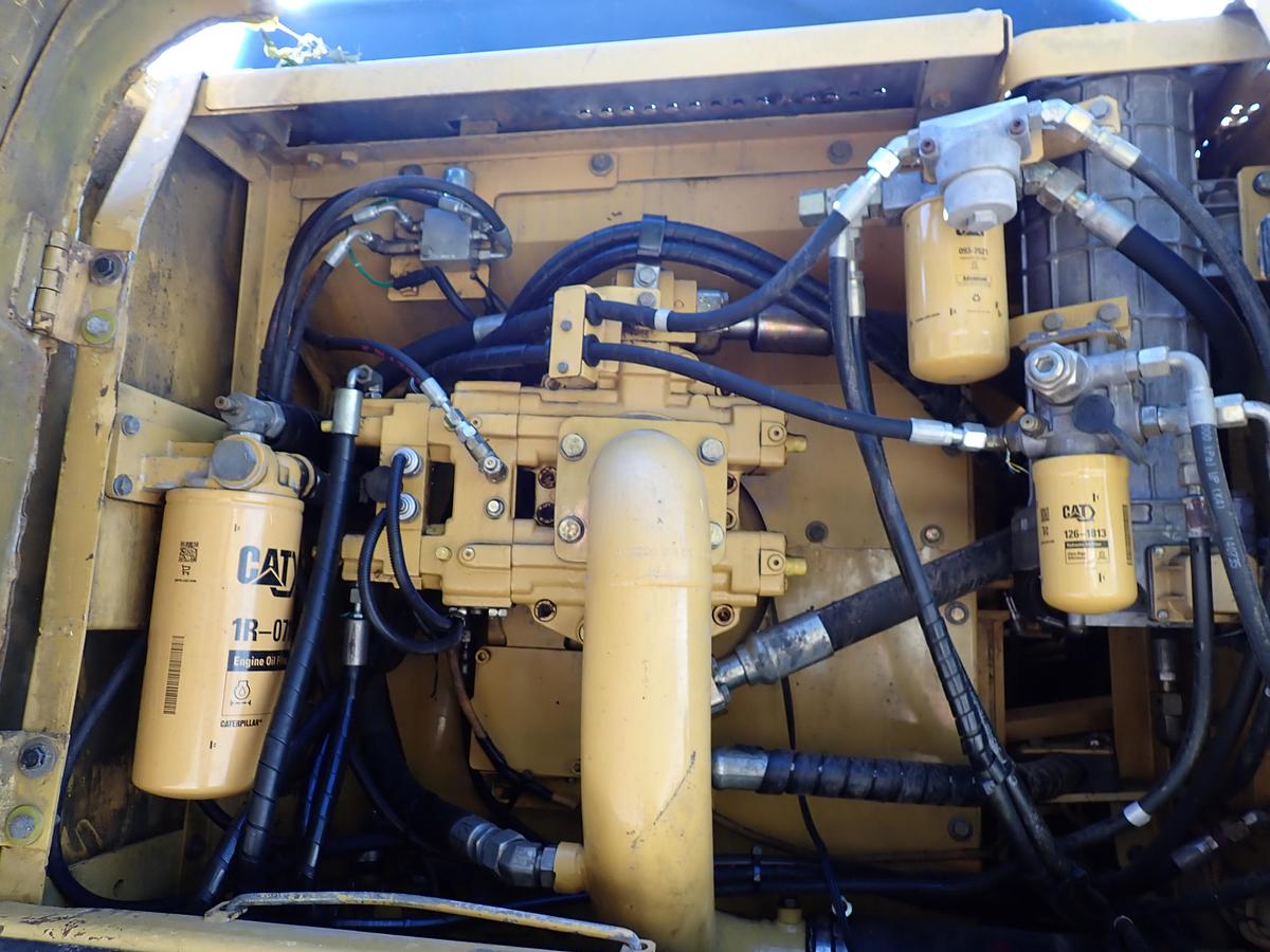 Used 2005 CAT 330CL Hydraulic Excavator