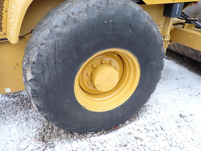 Used 2007 Caterpillar CS-563E Vibratory Compactor