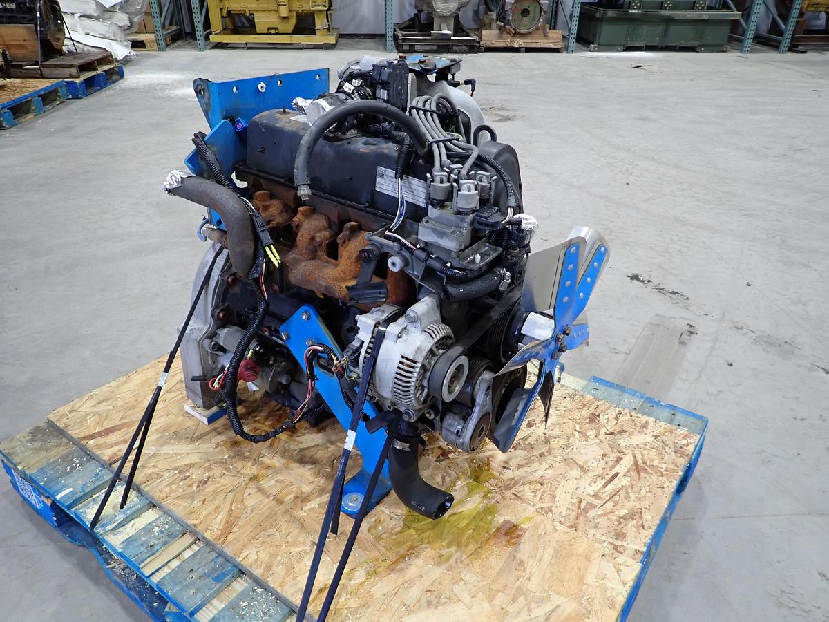 Used 2005 Ford LRG425 Gas Engine