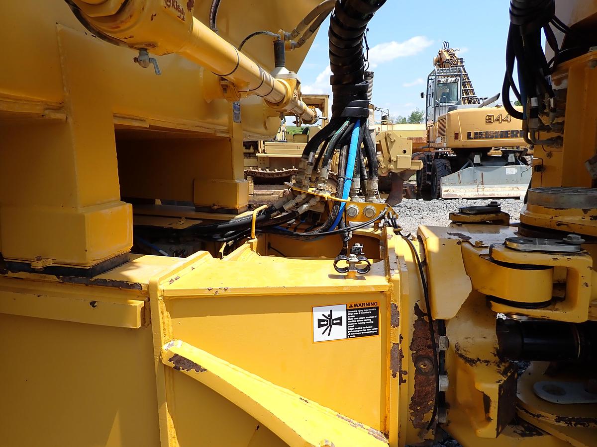 Used 2015 John Deere 460E Articulated Water Truck 9000 GALLON