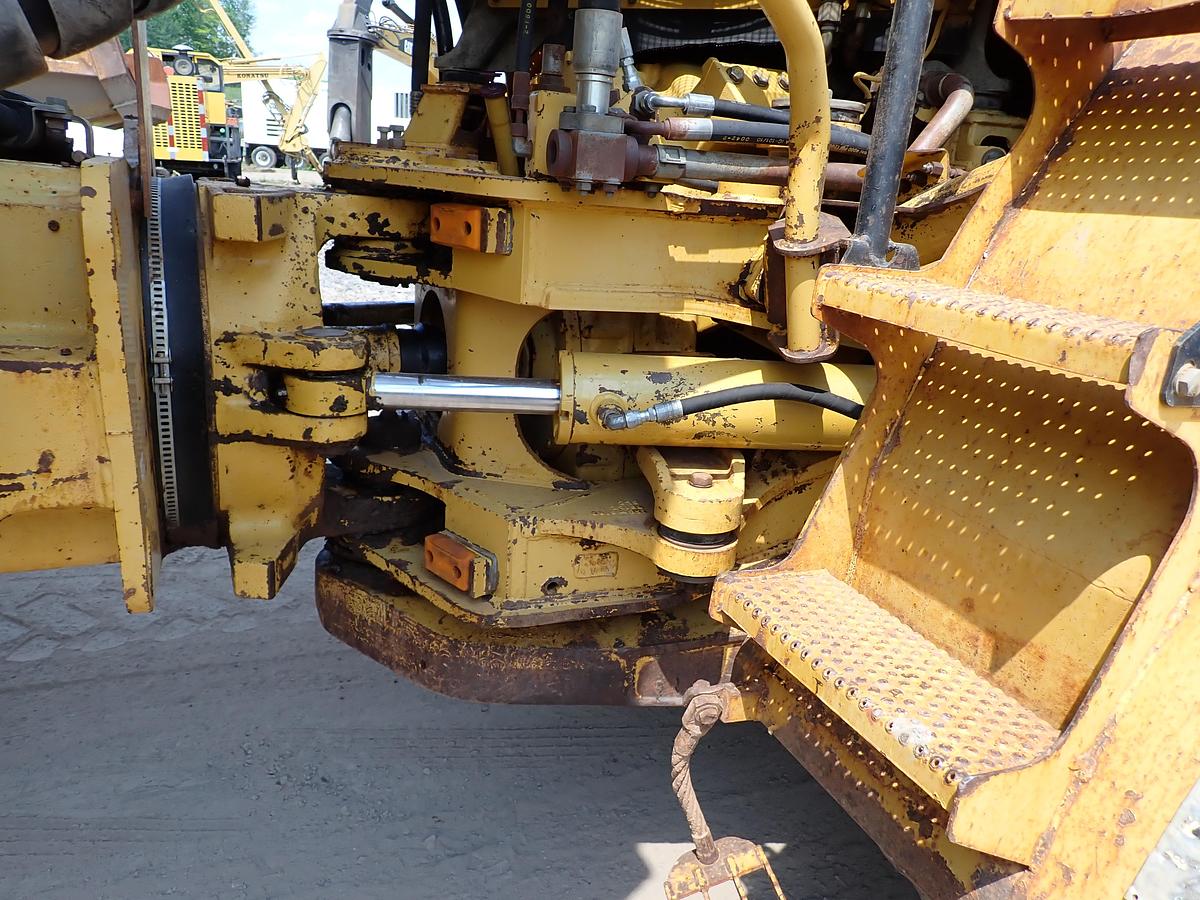 Used 2003 CAT 735