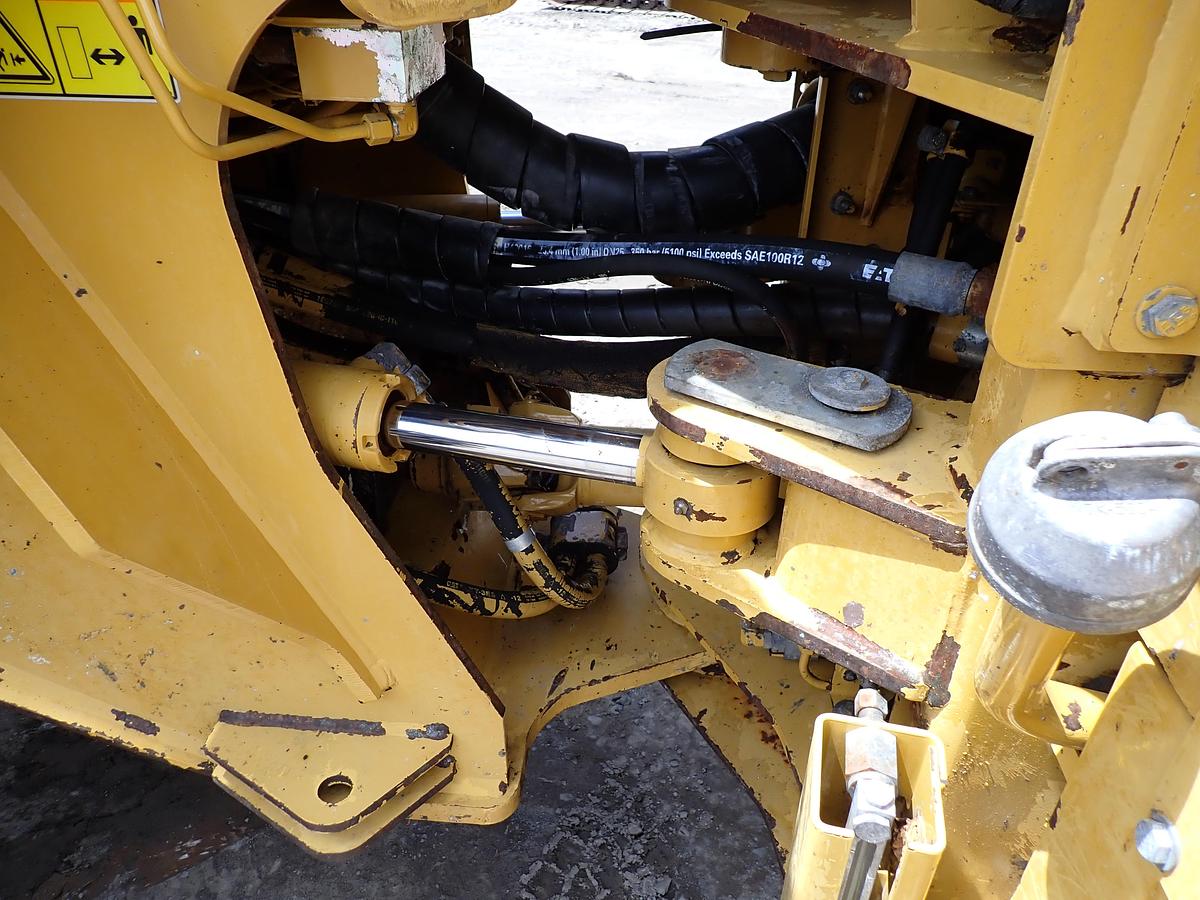 Used 2010 CAT 938H
