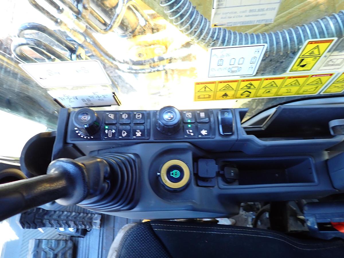 Used 2022 CAT 326