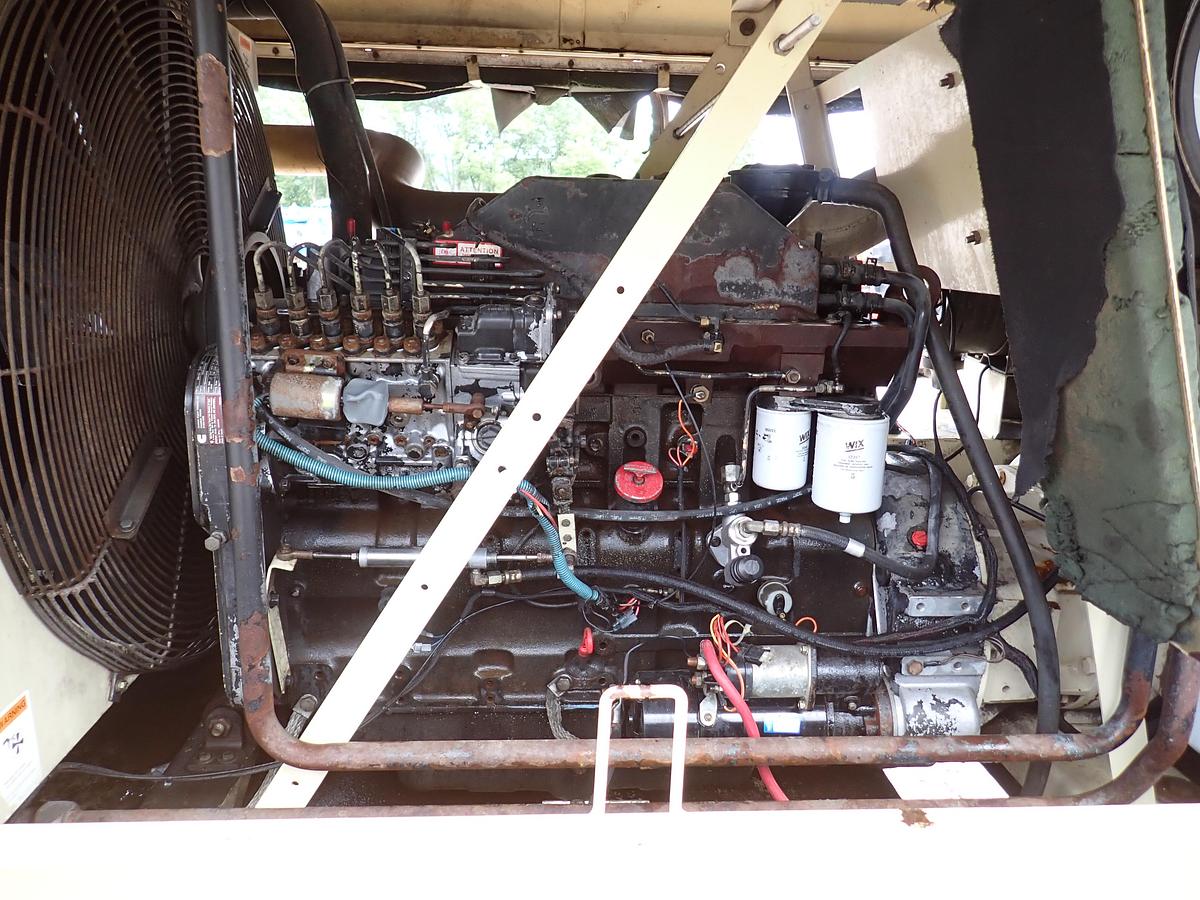 Used 1999 Ingersoll Rand XP825WCU 825 CFM Air Compressor