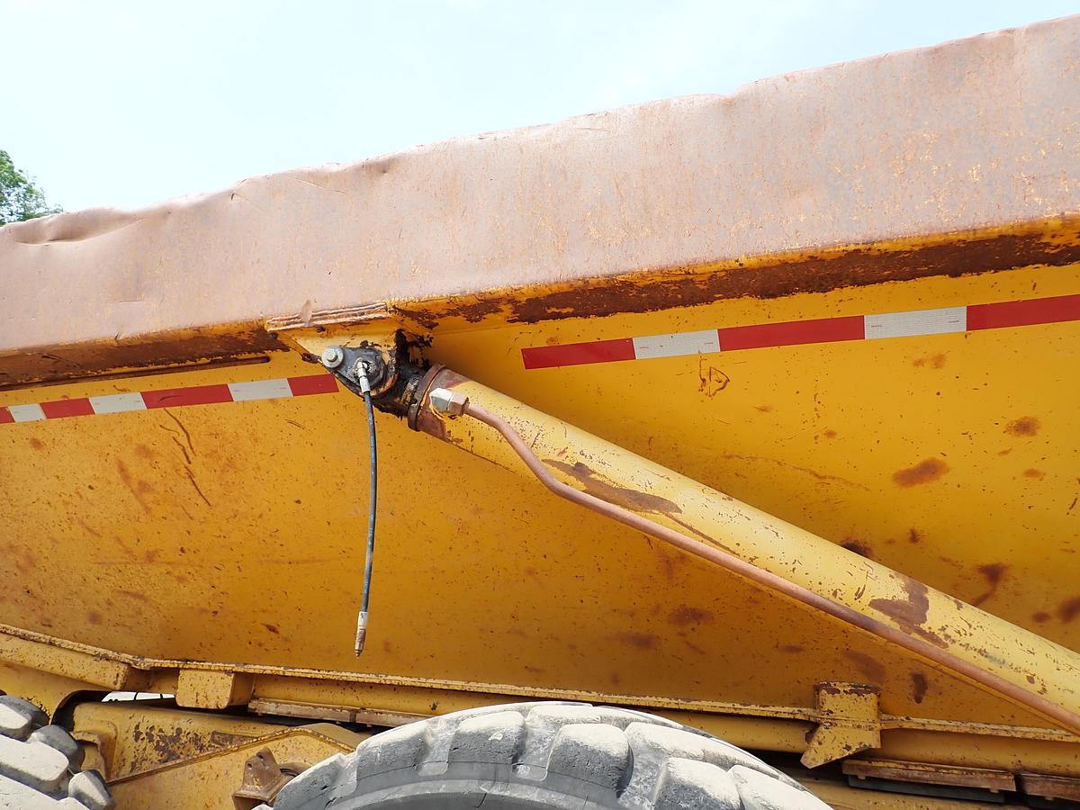 Used 2003 CAT 735