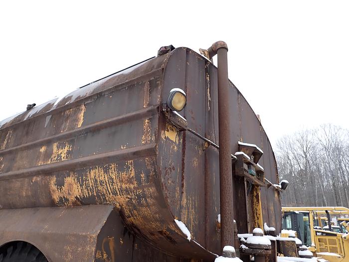 Used 1985 CAT 769C Rigid Frame Water Truck 8000 Gallon