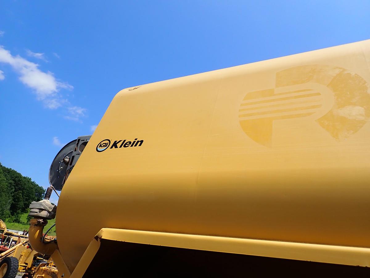 Used 2015 John Deere 460E Articulated Water Truck 9000 GALLON