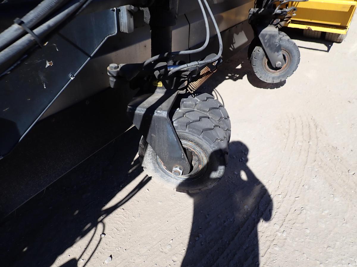 Used 2001 Vammas PSB 5500H Airport Runway Sweeper 