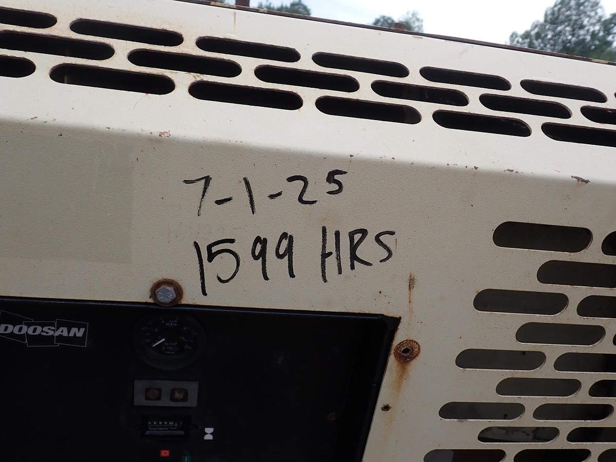 Used 2009 Ingersoll Rand XP375WIR 375 CFM Air Compressor