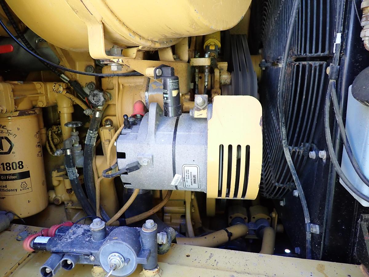 Used 2004 CAT 621G Motor Scraper