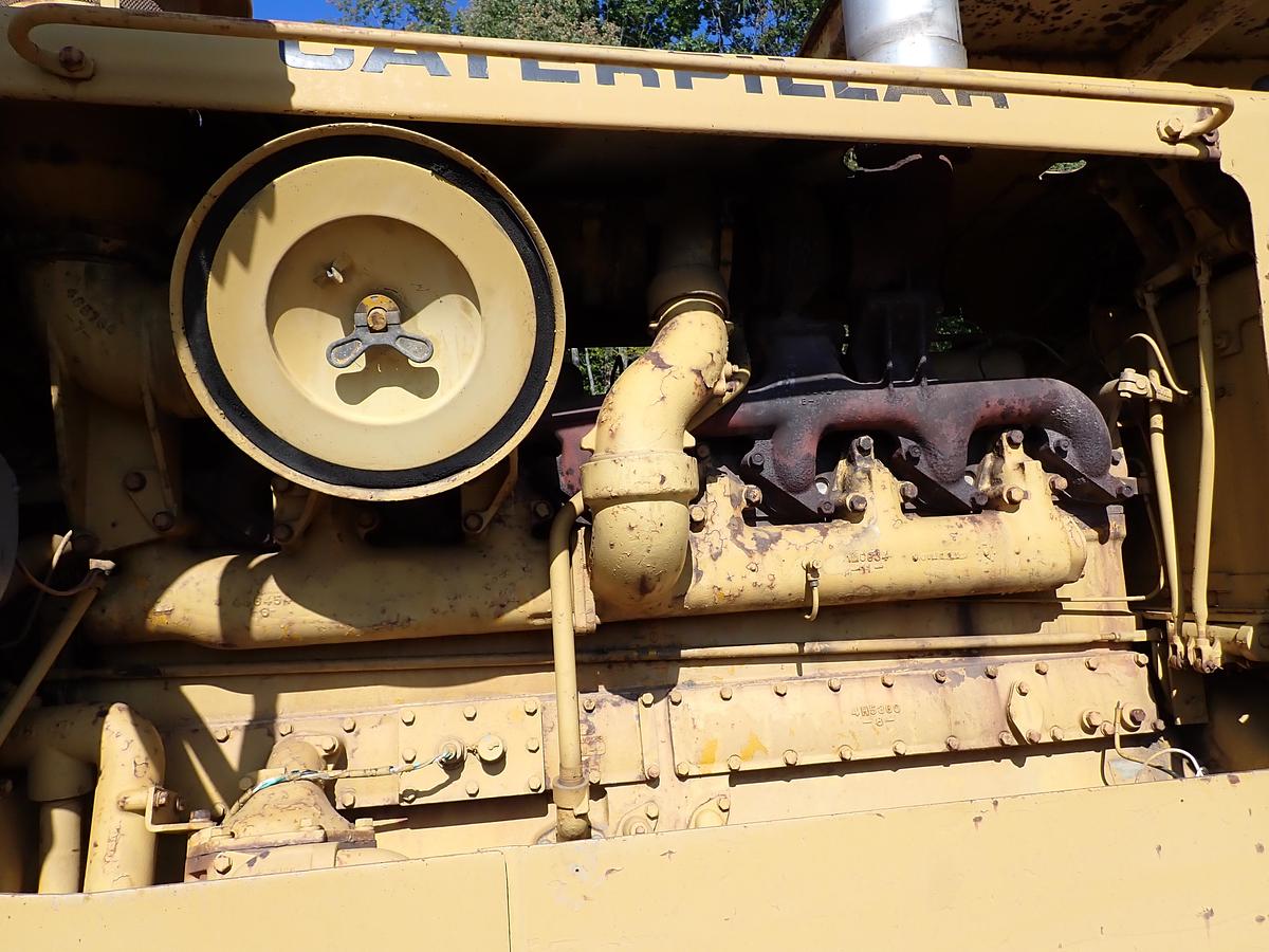 Used 1971 CAT D8H Crawler Dozer w/ RIPPER!