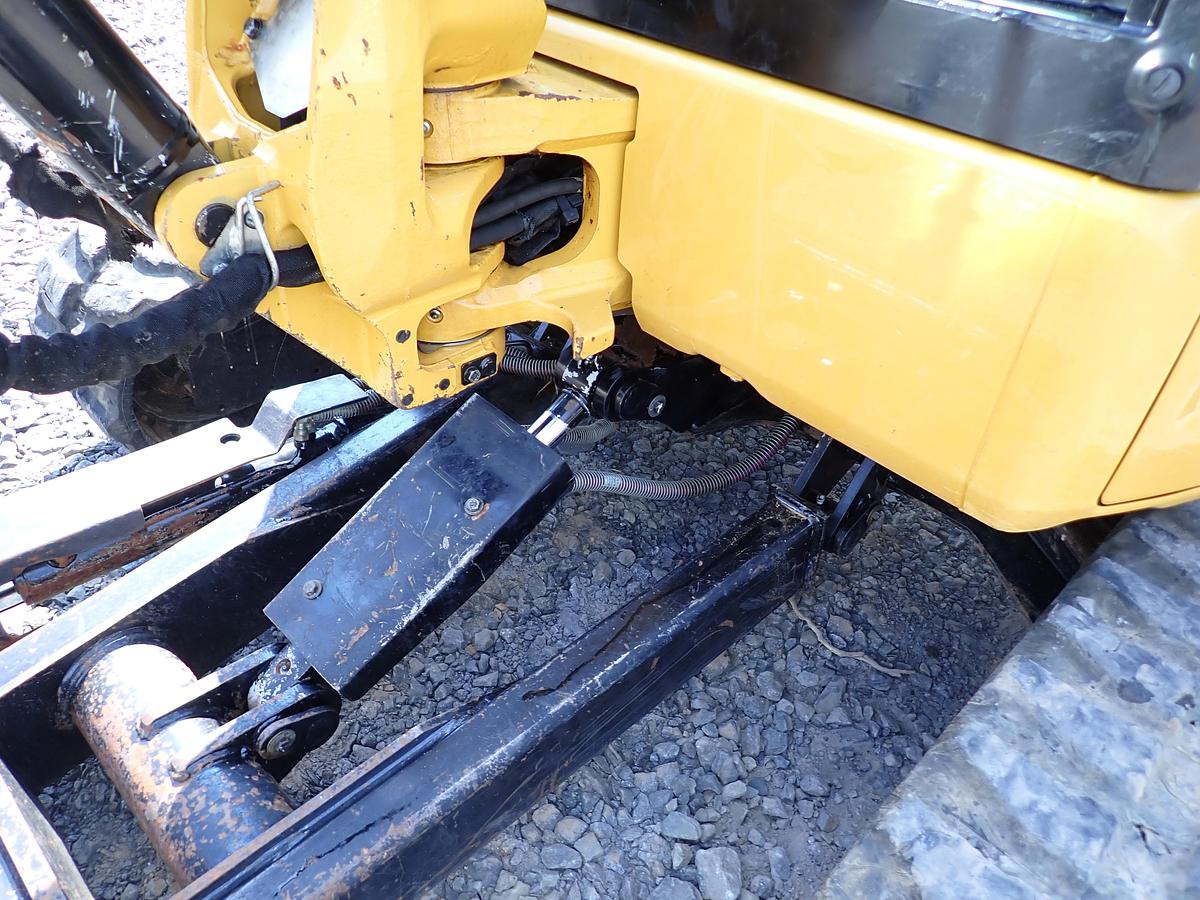 Used 2016 CAT 304E2 CR Mini Excavator HYDRAULIC THUMB!