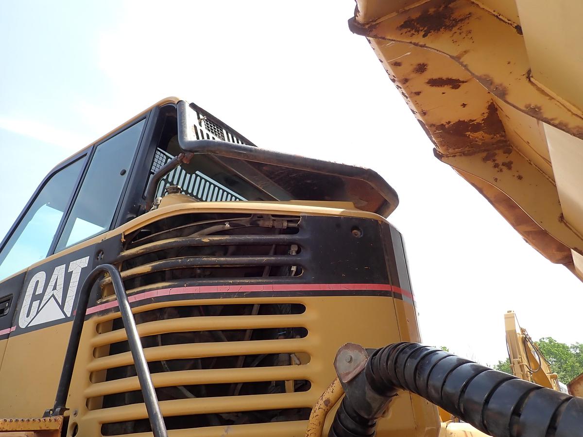 Used 2003 CAT 735