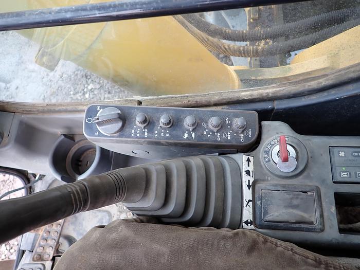 Used 2004 John Deere 600C LC Excavator