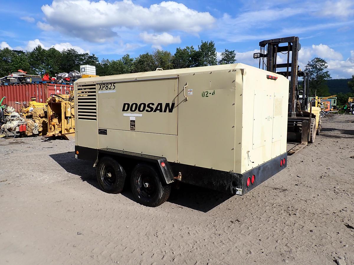 Used 2015 Doosan XP825WCU 825 CFM Portable Air Compressor