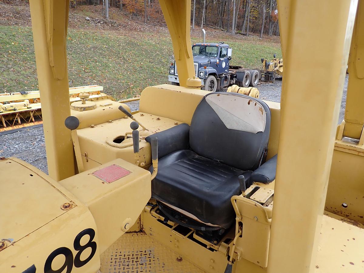 Used 1980 CAT D7G Crawler Dozer w/ RIPPER!