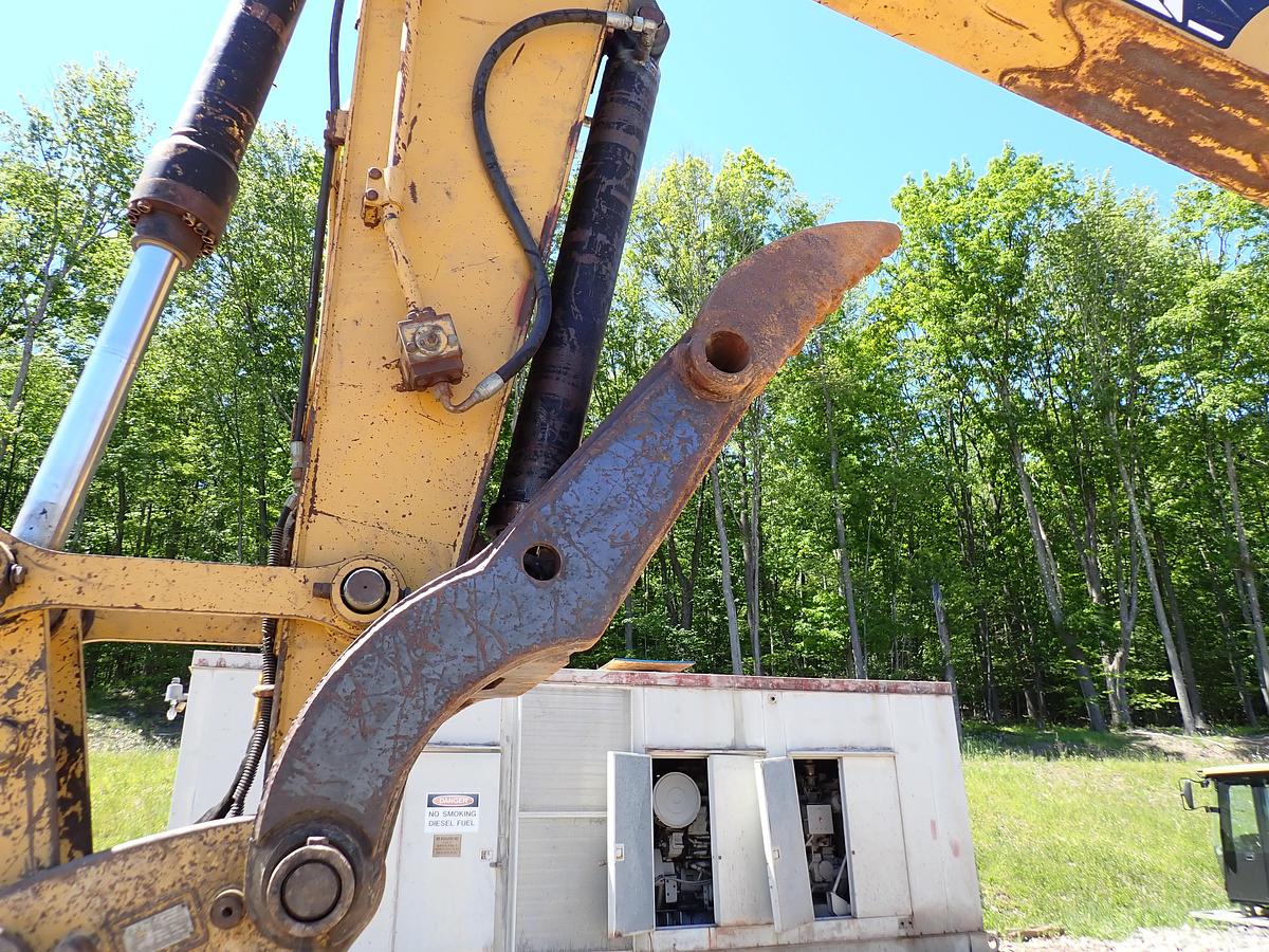 Used 2006 CAT 320CL