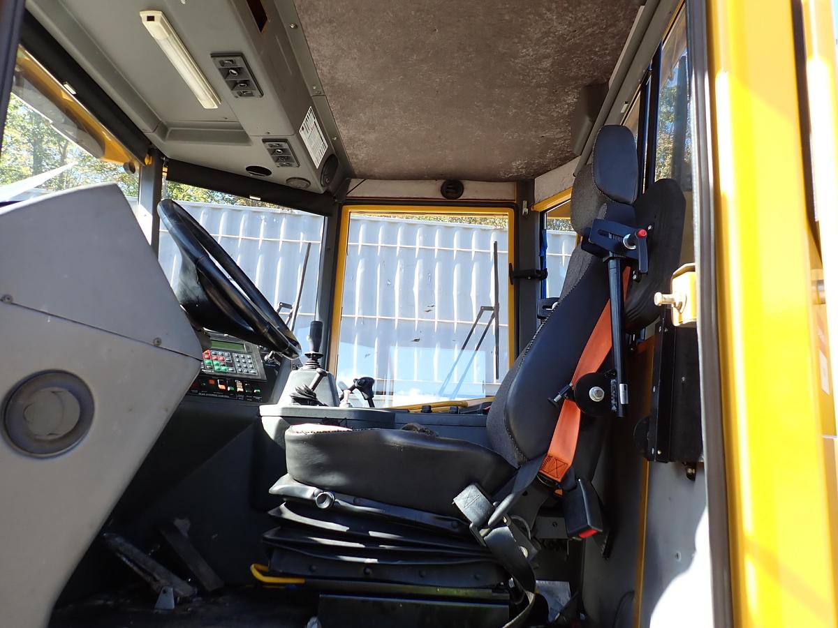 Used 2001 Vammas PSB 5500H Airport Runway Sweeper 