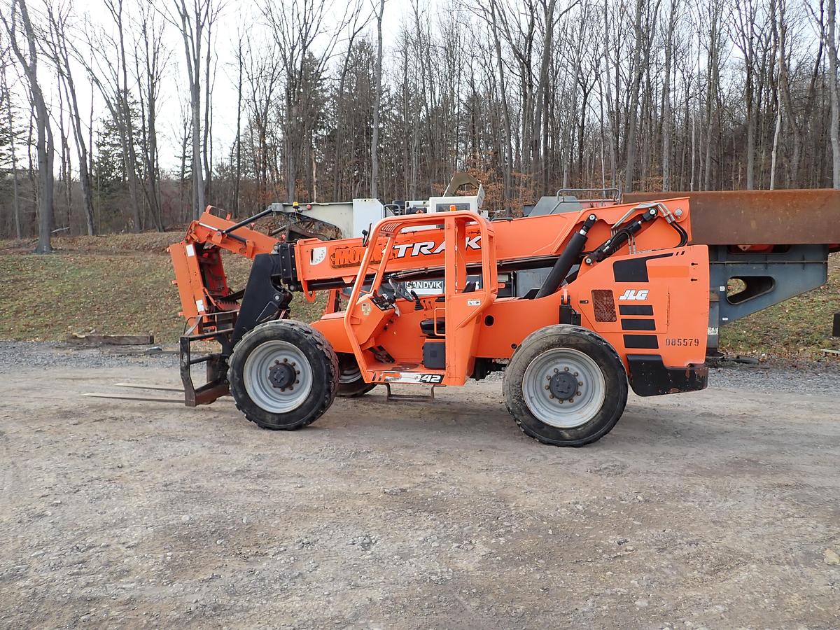Used 2018 Skytrak 8042 8K Telehandler
