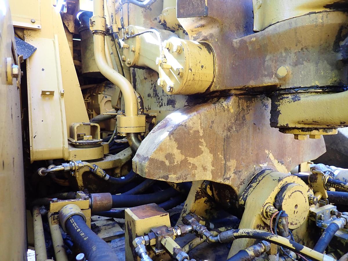 Used 2004 CAT 621G Motor Scraper