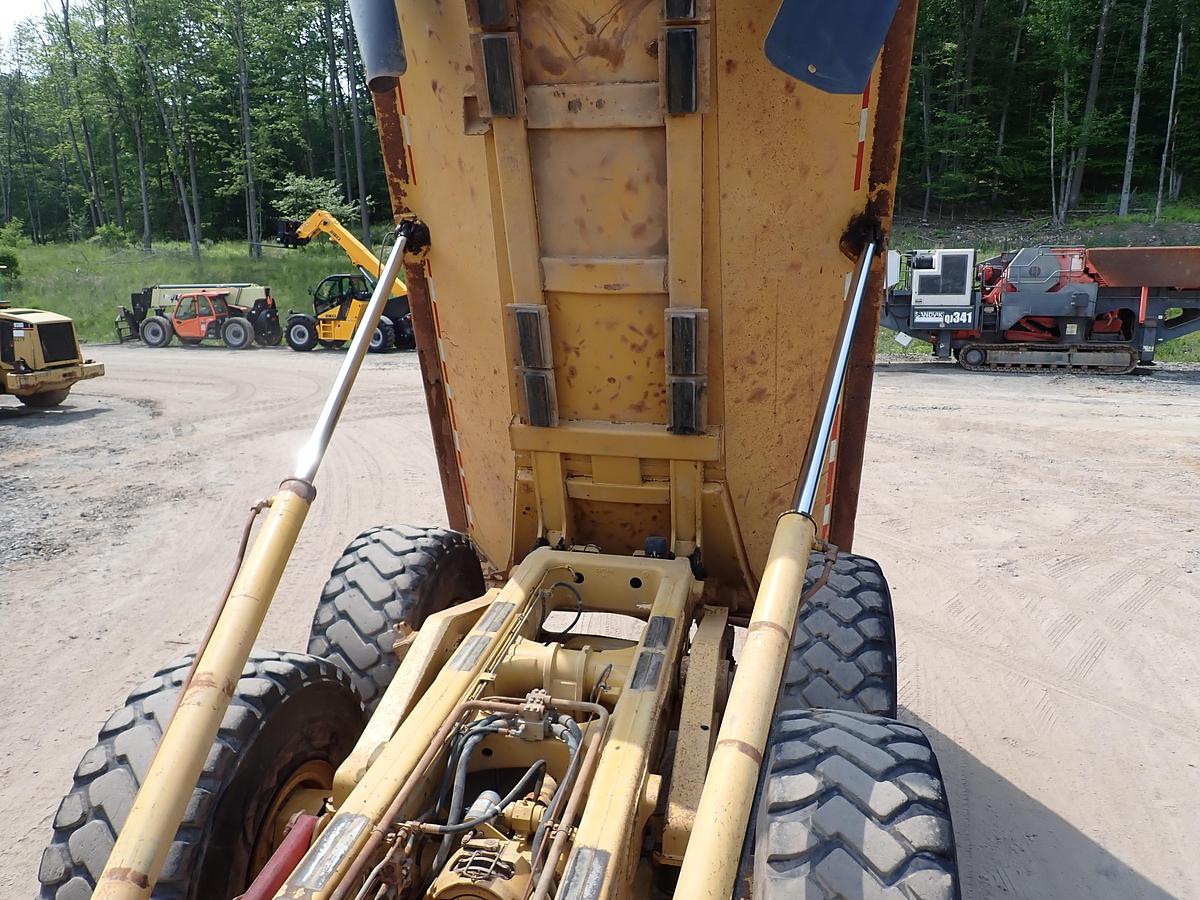 Used 2003 CAT 735
