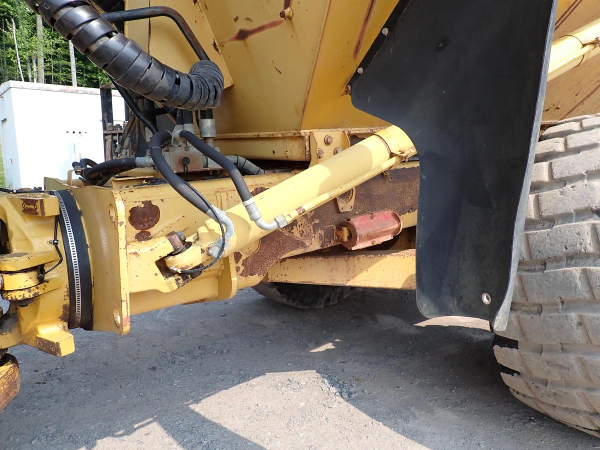 Used 2006 CAT 735
