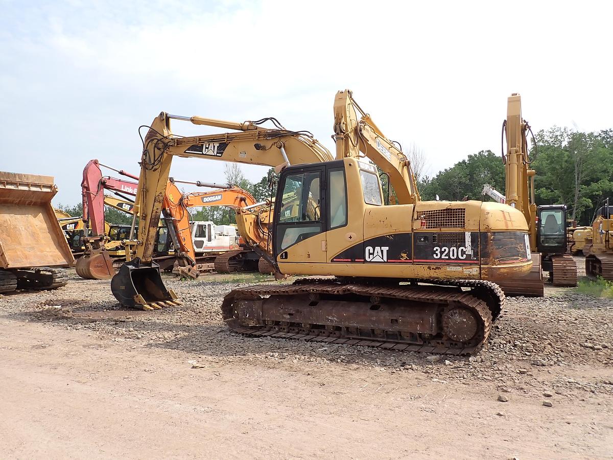 Used 2001 CAT 320CL Hydraulic Excavator