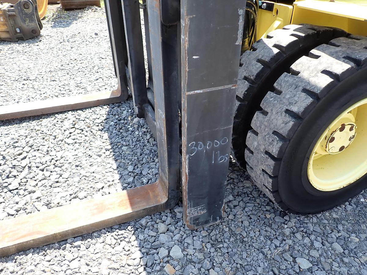 Used 2015 Hoist P300 30,000 Lb Forklift LOW HOURS!