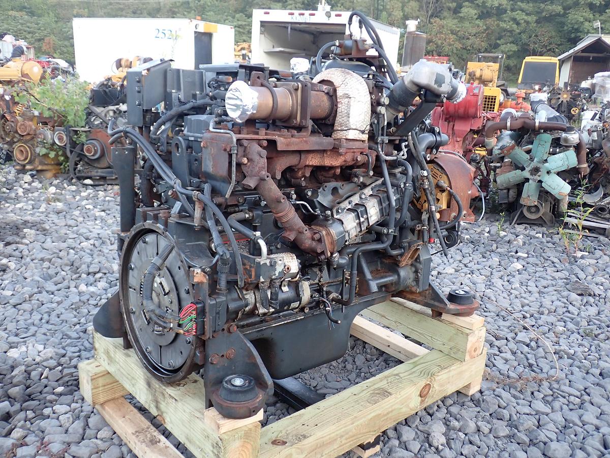 Used 2015 Komatsu SAA6D125E-7 Diesel Engine PC490LC-11 EXCAVATOR