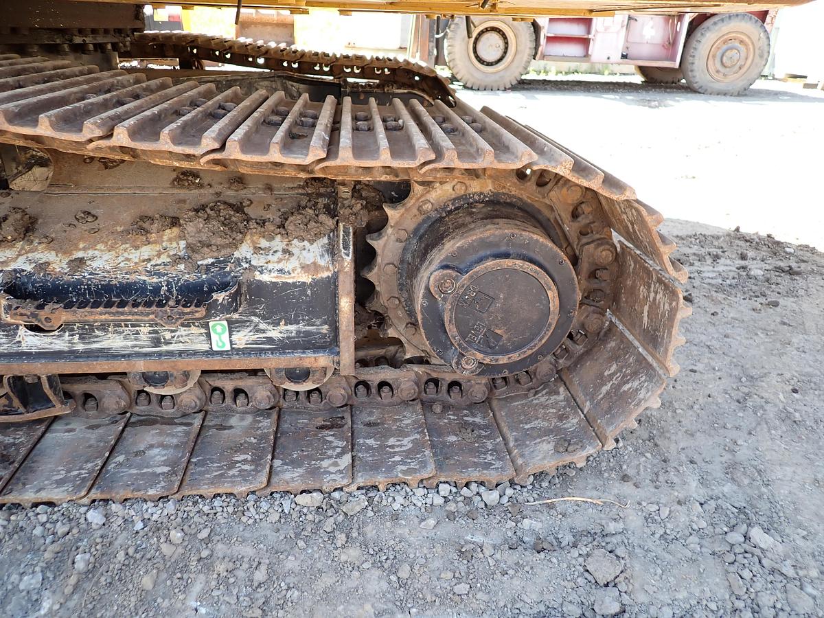 Used 2022 CAT 326