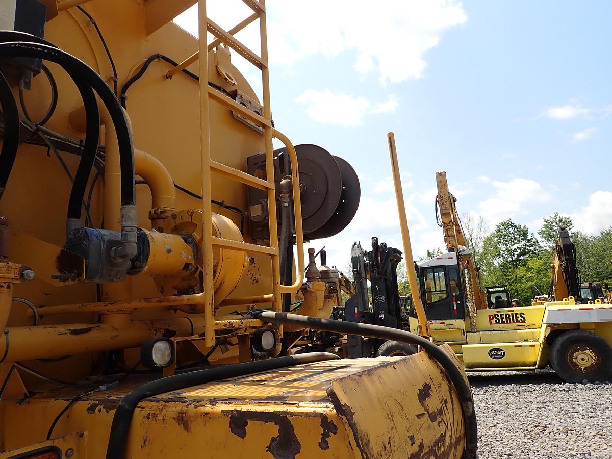 Used 2015 John Deere 460E Articulated Water Truck 9000 GALLON