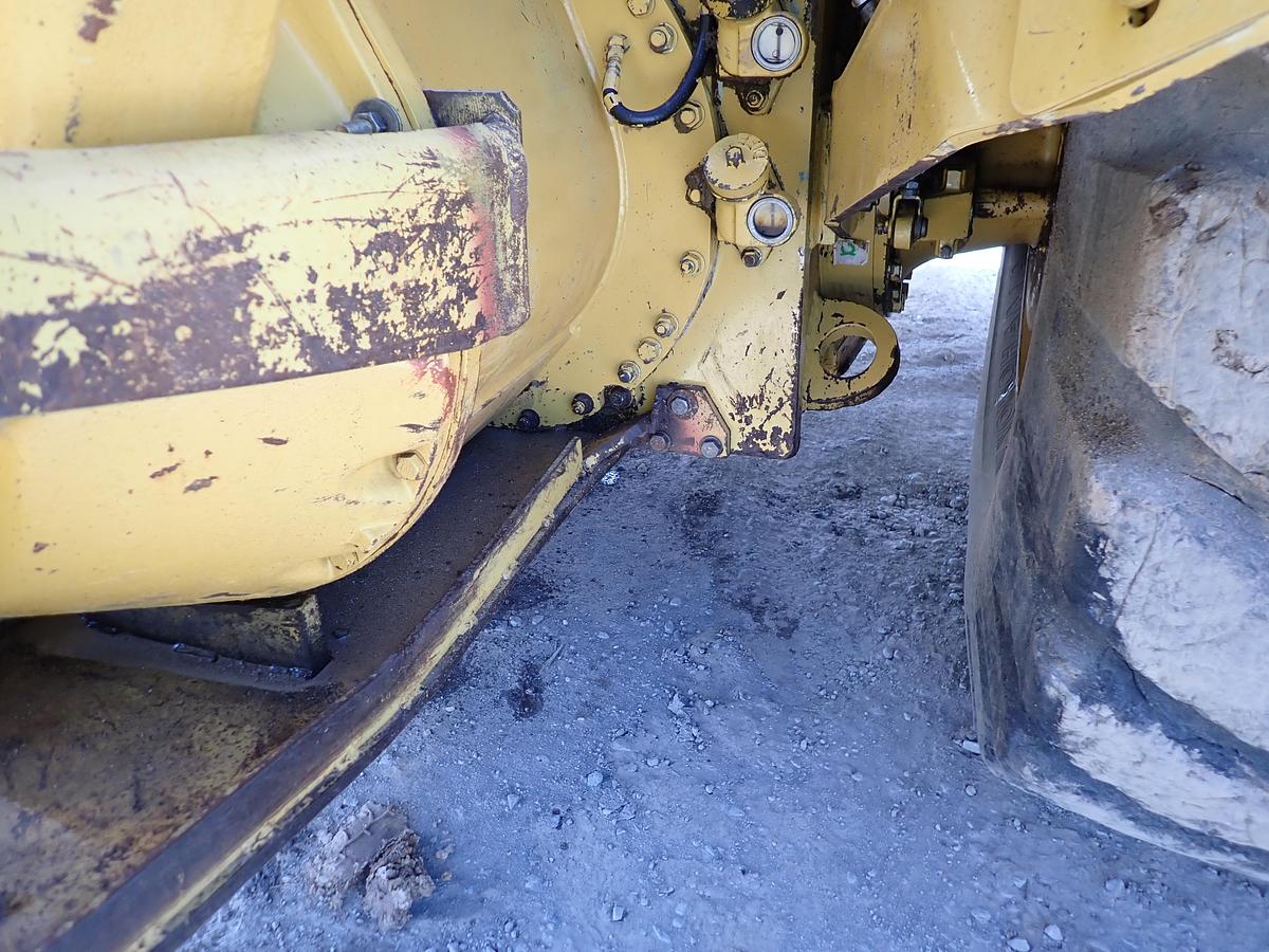 Used 2004 CAT 621G Motor Scraper