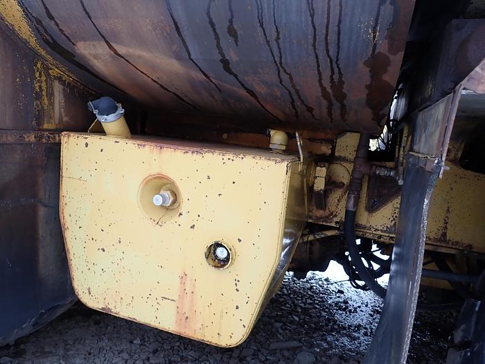 Used 1985 CAT 769C Rigid Frame Water Truck 8000 Gallon